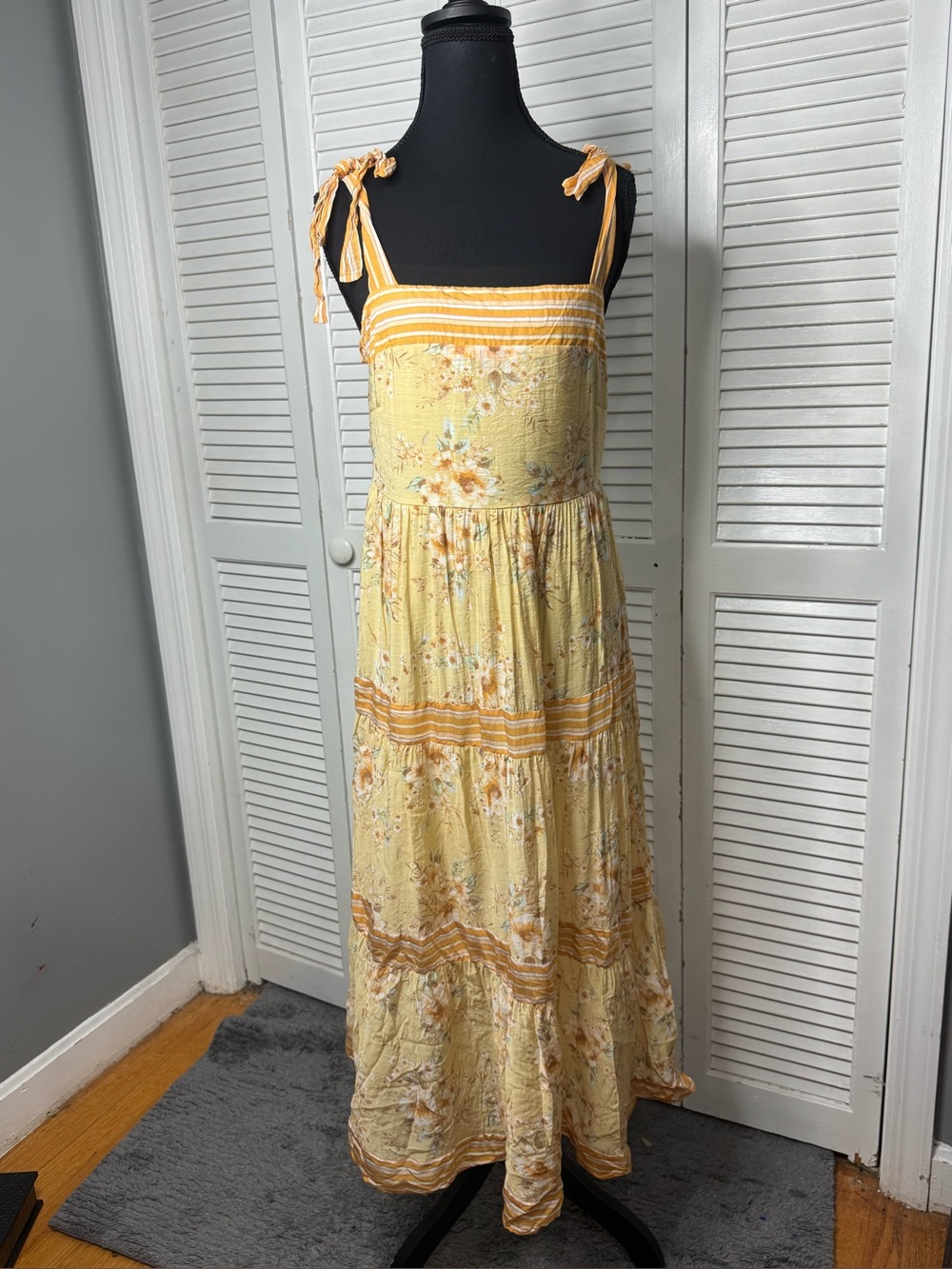 Sweet Wanderer Women Yellow Floral Tired Skirt Tie Strap Midi Boho Dress Sz Larg